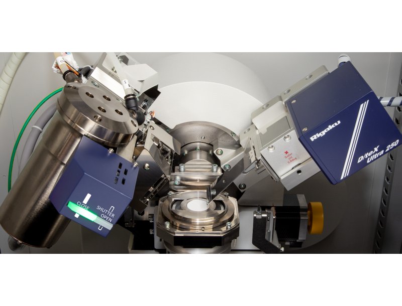 MiniFlex XpC goniometer and stage (2)