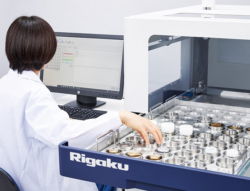 ZSX Primus IVi with scientist loading samples