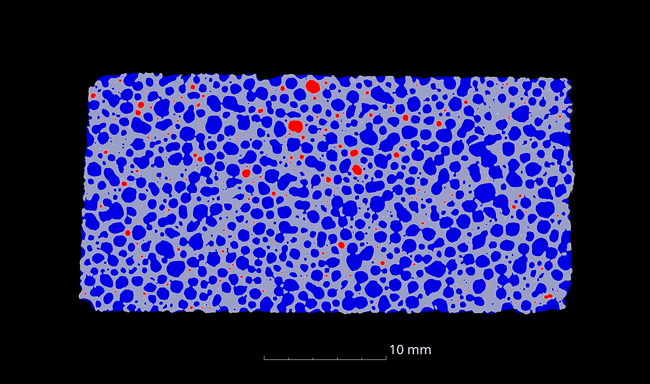 B-XRI1037_図3：セラミックス多孔体のCT断層画像（セグメンテーション結果）