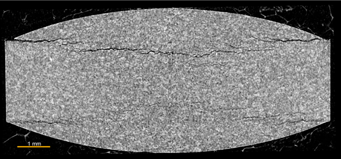 図2：錠剤内部のクラックの観察例（断層画像）