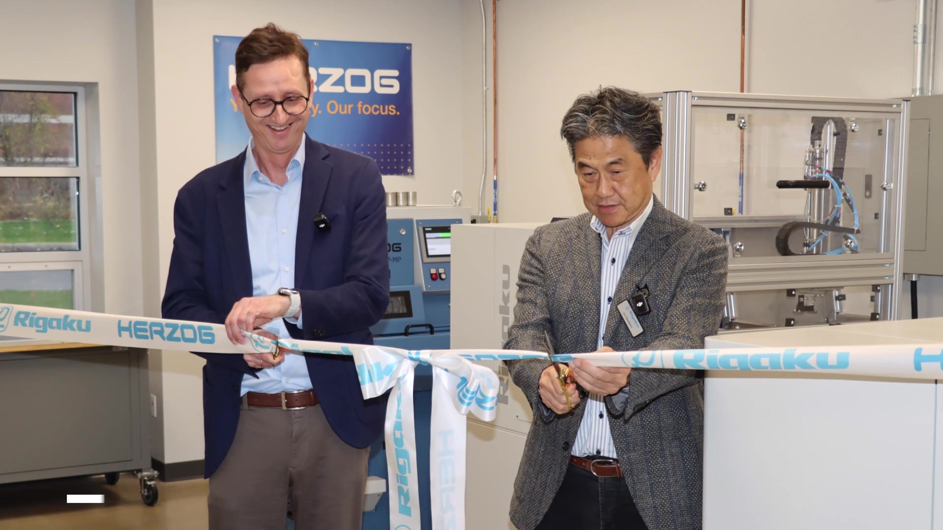 VI_24_Herzog_RibbonCutting_7707283422_R04