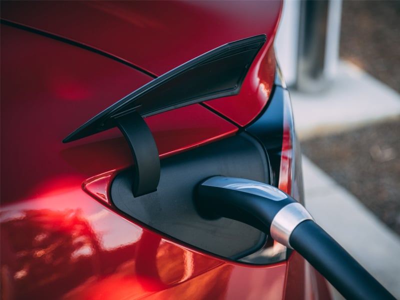 ChargingElectricCar_un_web